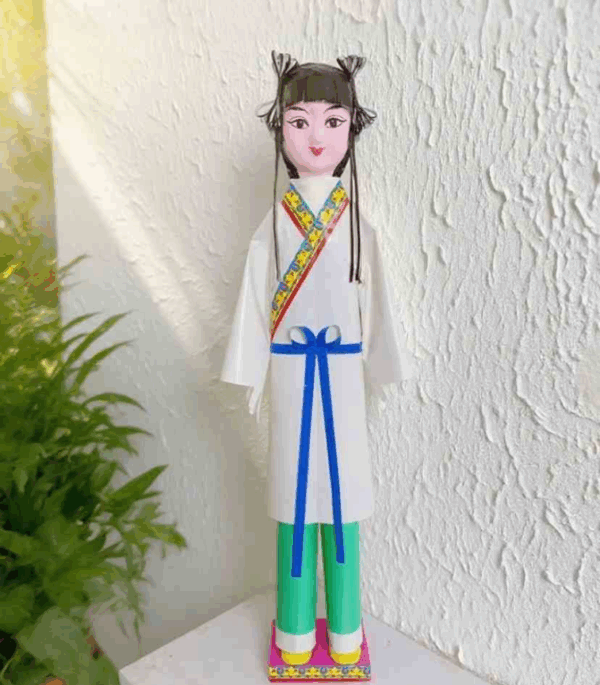 H74 Traditional paper puppets